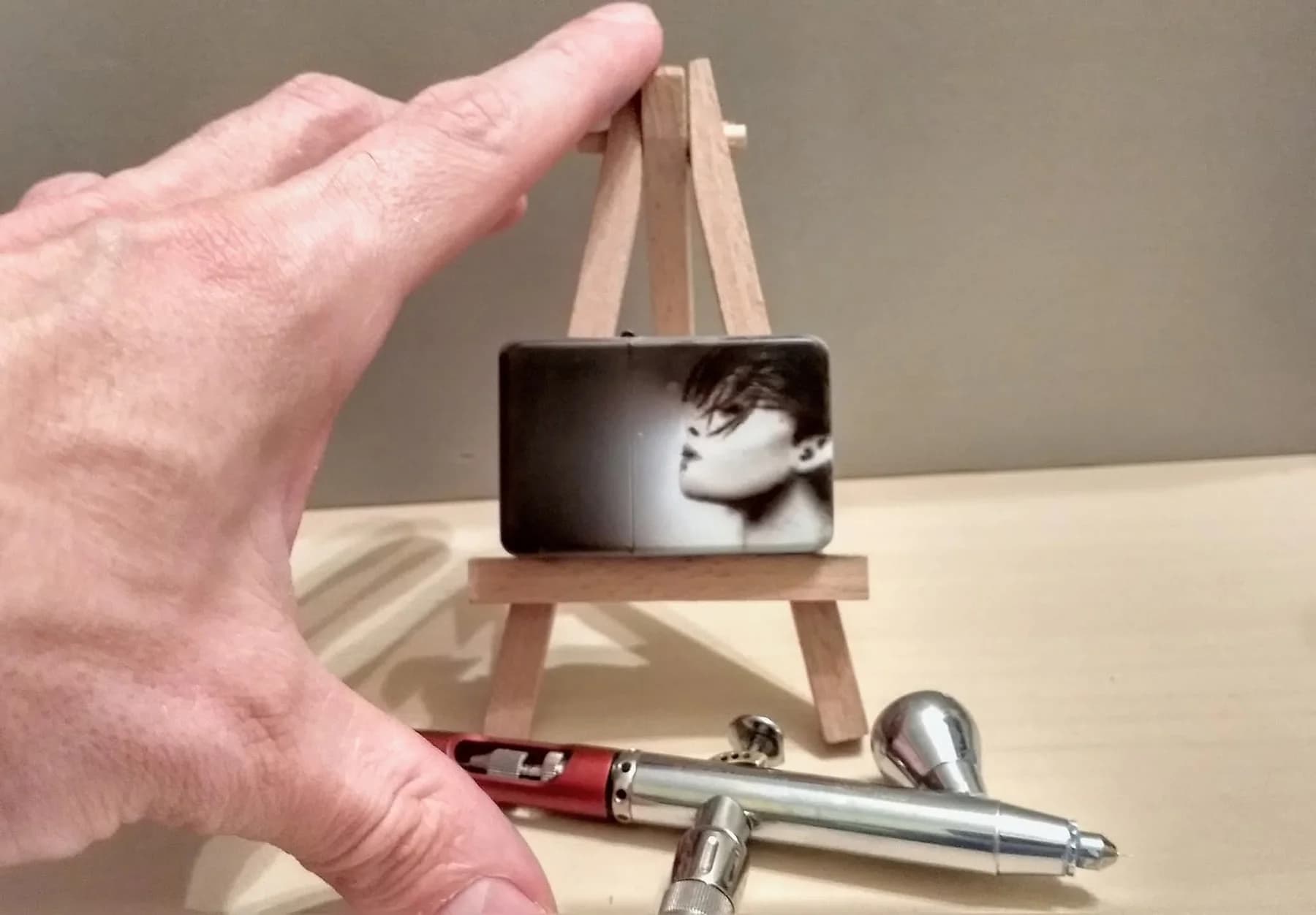 miniaturní — Náhledový portrét na zapalovači