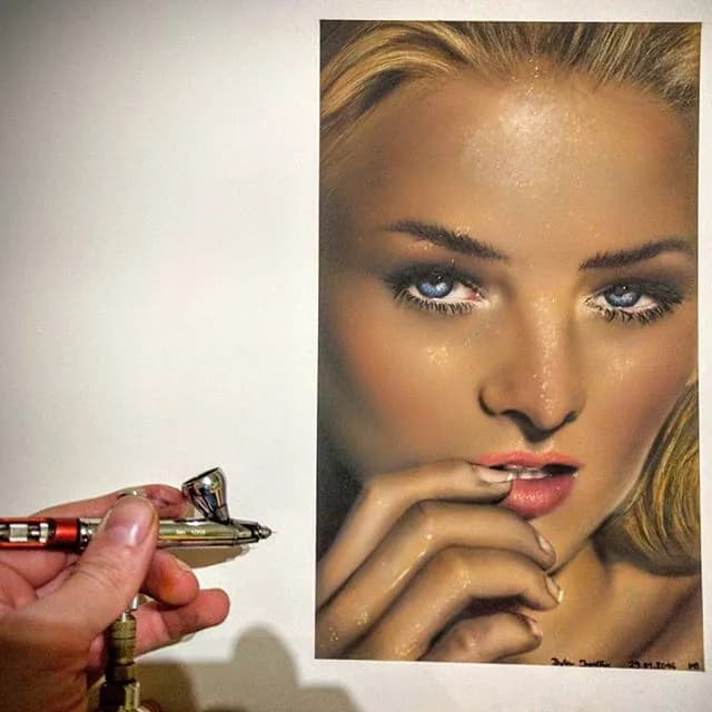 Portret malowany aerografem — praca w trakcie